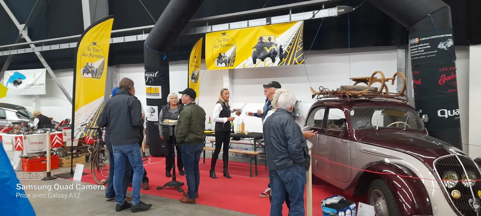 Événement avec voitures anciennes