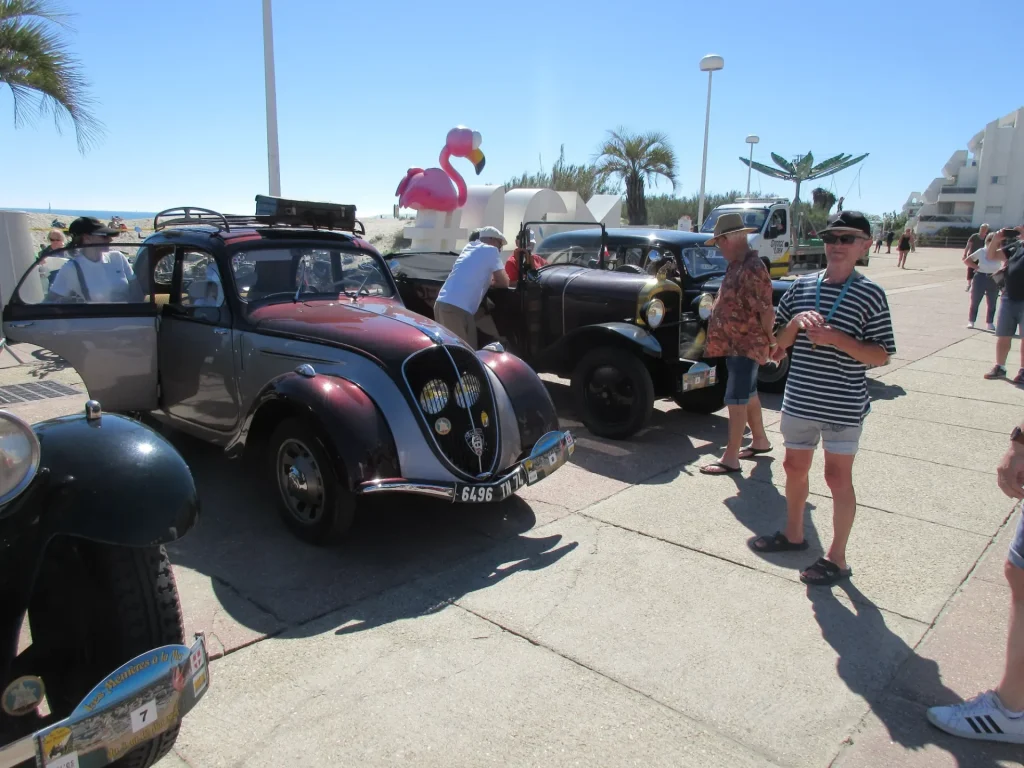 Événement automobile avec visiteurs