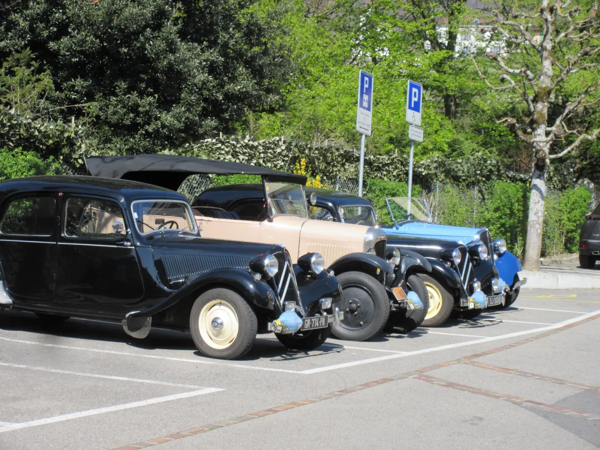 les véhicules pré-1945 en les restaurant avec soin.